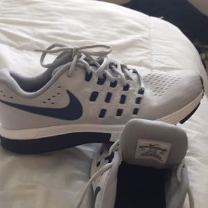 Size 9.5 women’s NIKE shoes